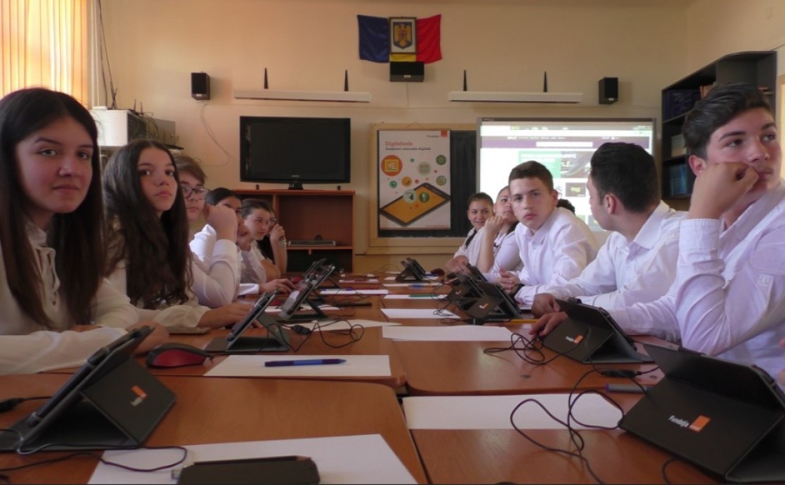 În vizită la Școala Gimnazială Sîntandrei: elevii au înțeles utilitatea tehnologiei în învățare