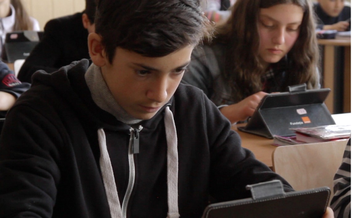 În vizită la Școala Vasile Voiculescu din Pârscov: dezvoltarea imaginației prin educație digitală