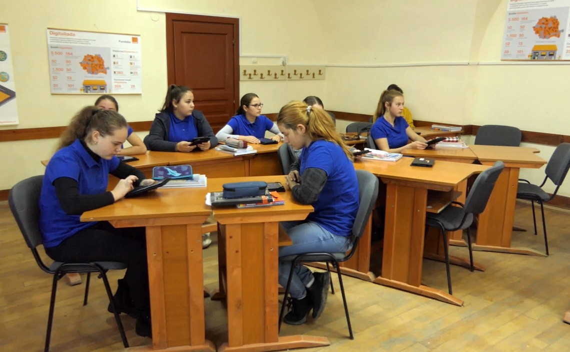 În vizită la Școala Gimnazială Șieu, Bistrița Năsăud: Pentru elevi școala e mai interesantă acum