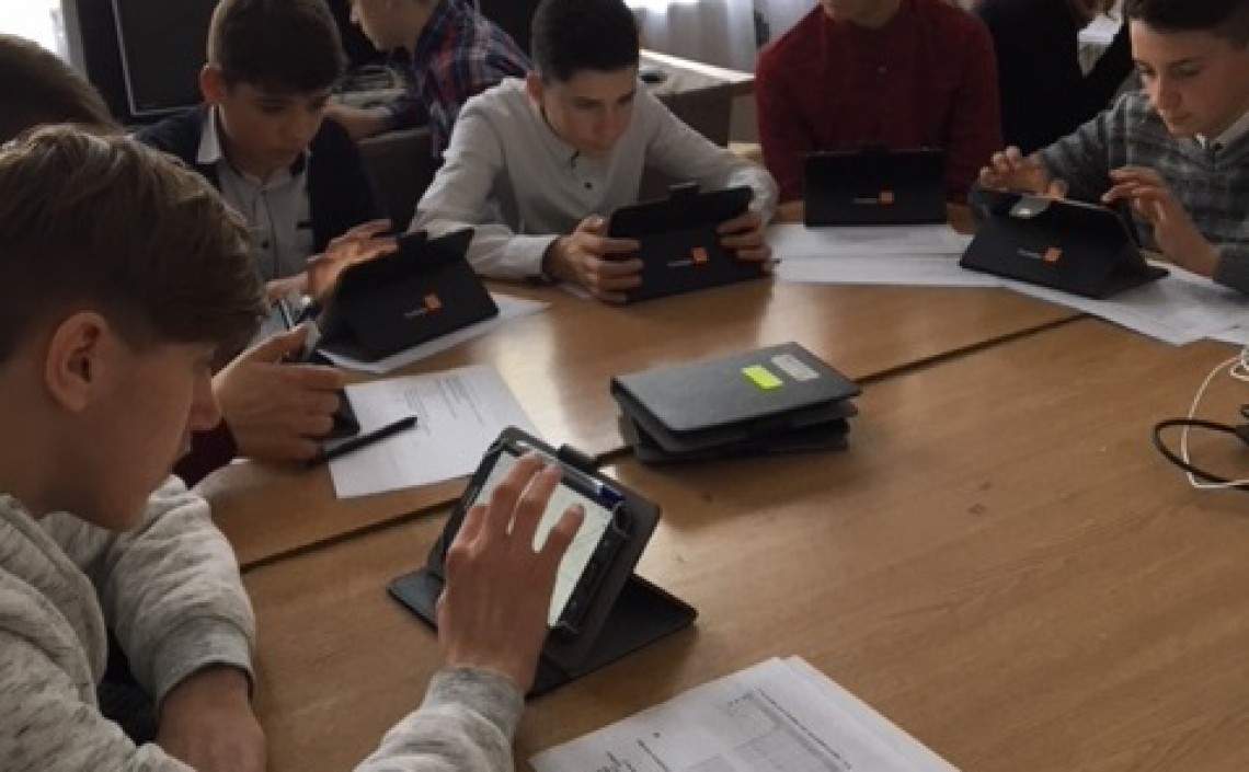 Elevii de la Pogonești, Vaslui, i-au cerut directorului să înscrie școala în proiectul Digitaliada