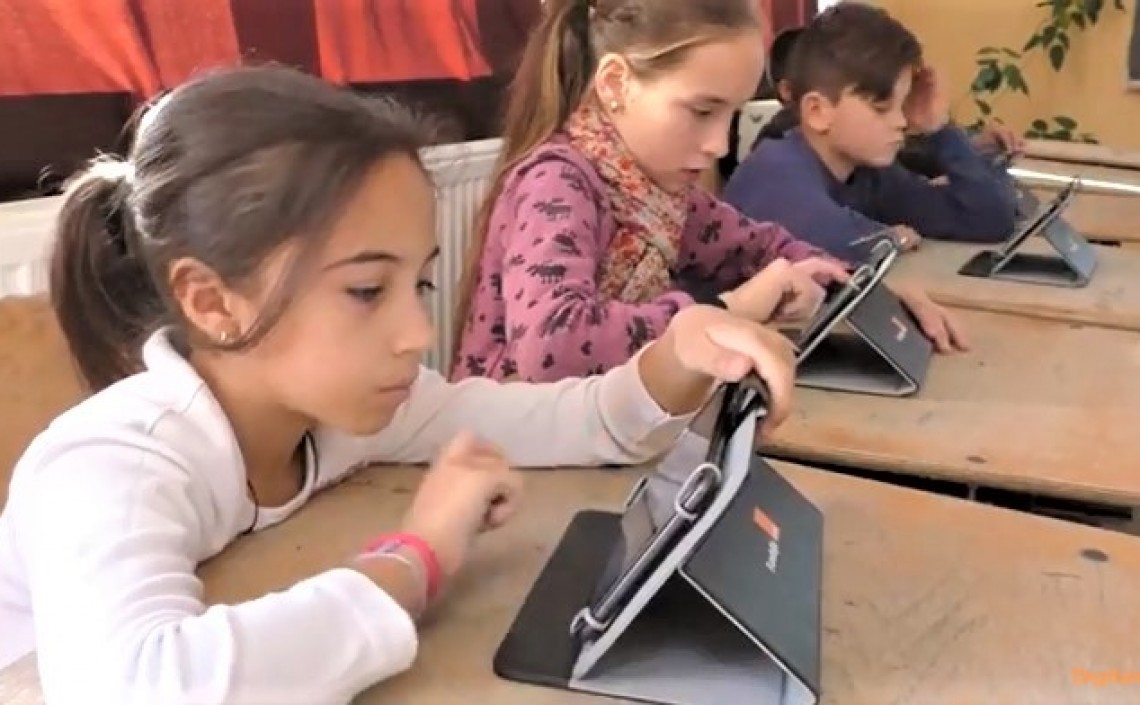 În vizită la Școala Gimnazială Nr. 1 Vlădești – școala în care educația digitală formează viitorul