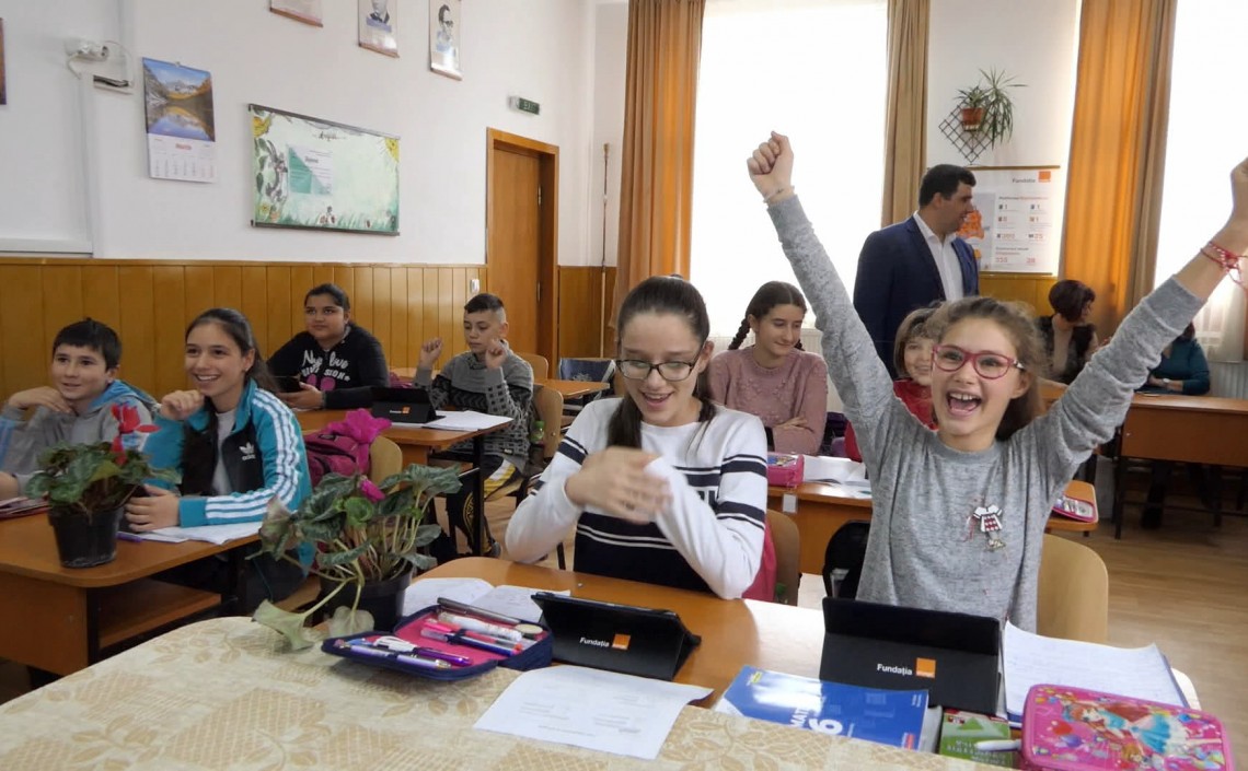 În vizită la Școala Gimnazială Ion C. Constantinescu, Roești: Activitatea de învățare este mai ușoară, mai amuzantă și mai plăcută
