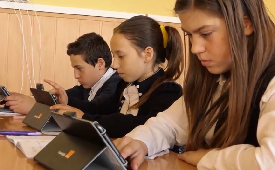 În vizită la Școala Gimnazială Nr. 1 Grivița – școala în care educația digitală prezentă la ore este garanția evoluției comunității