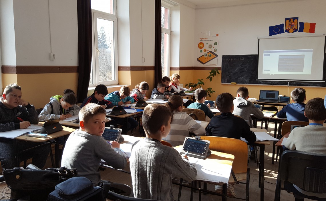 Școala săptămânii: La Vlădești, Argeș, Digitaliada a făcut prietenie din tehnologie