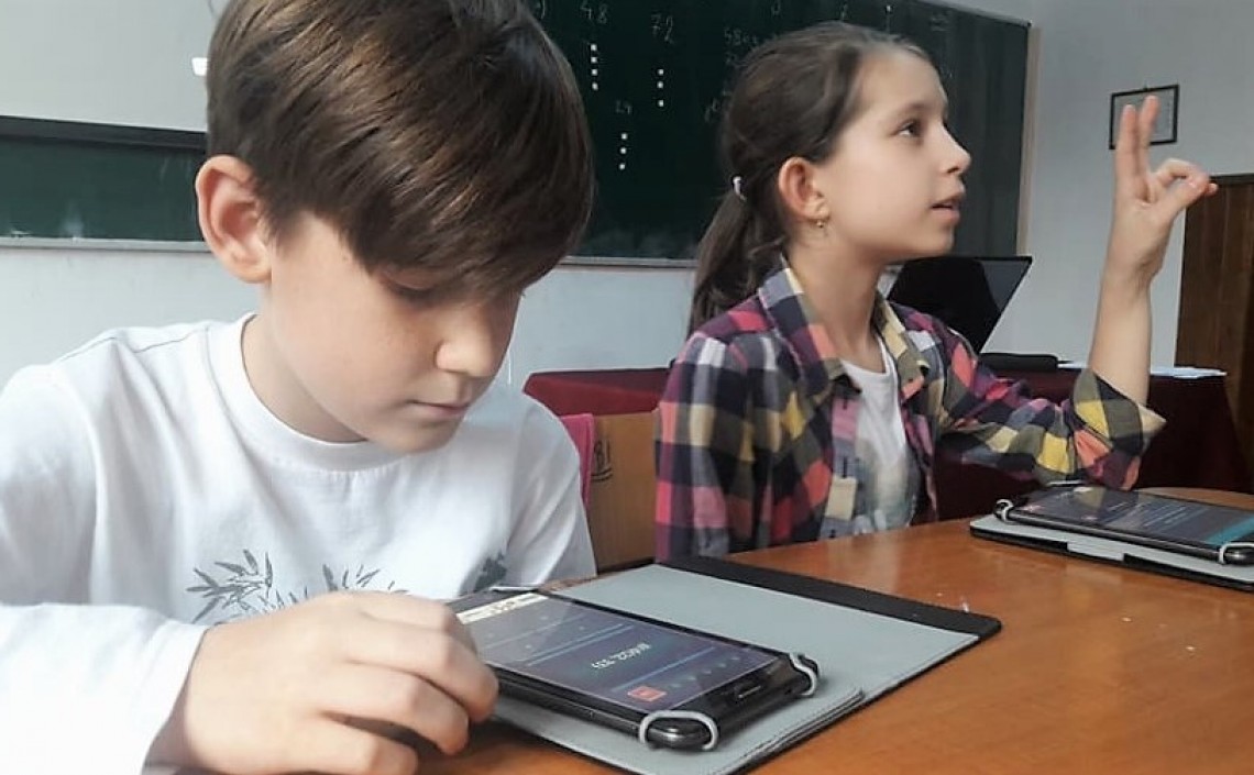 Lecție interdisciplinară cu suport digital într-o școală de la sat din județul Mureș