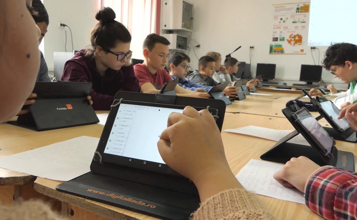 Elevi și părinți din Uriu - despre schimbarea școlii prin tehnologie